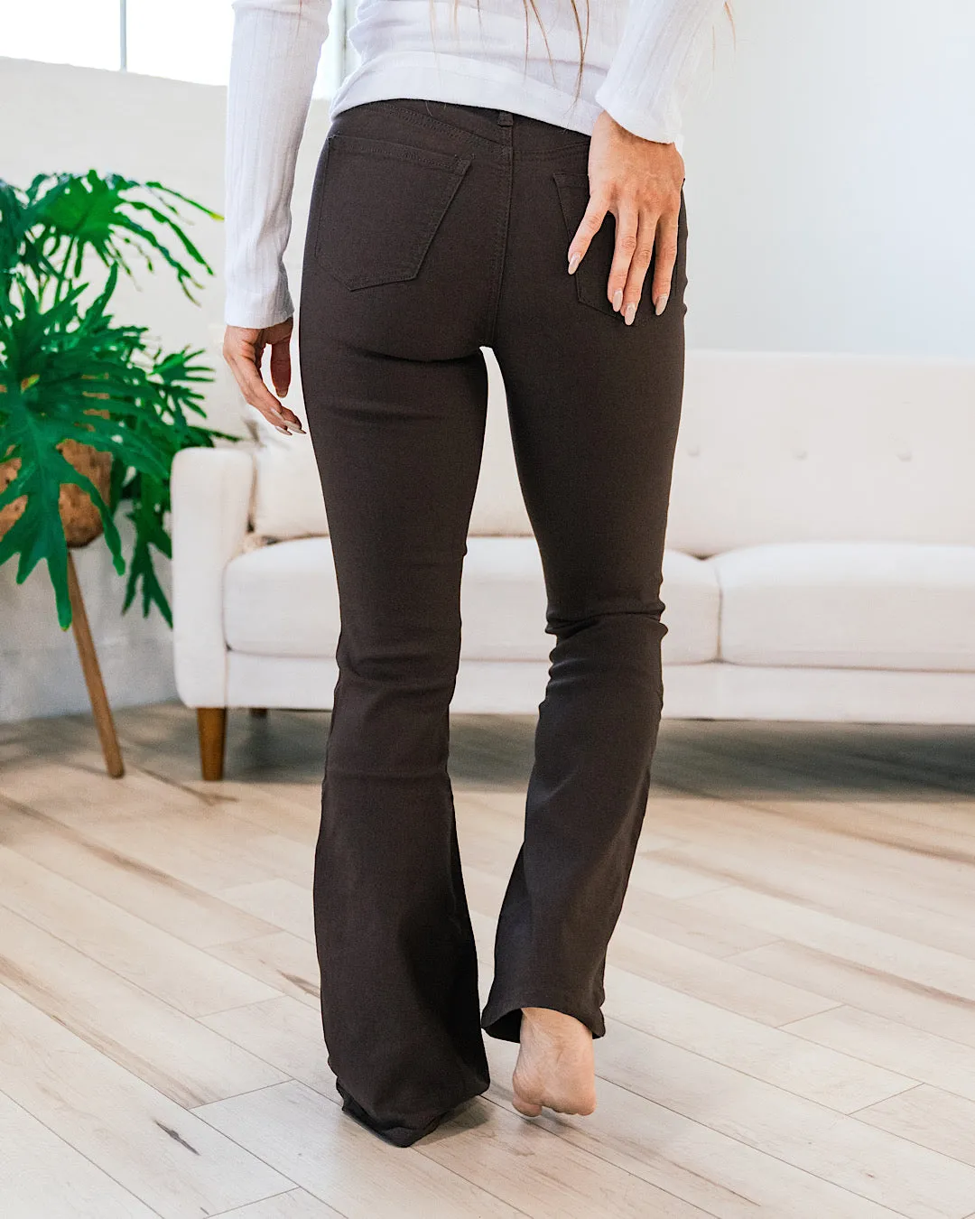 Hyperstretch Flare Jeans Regular and Plus - Cocoa