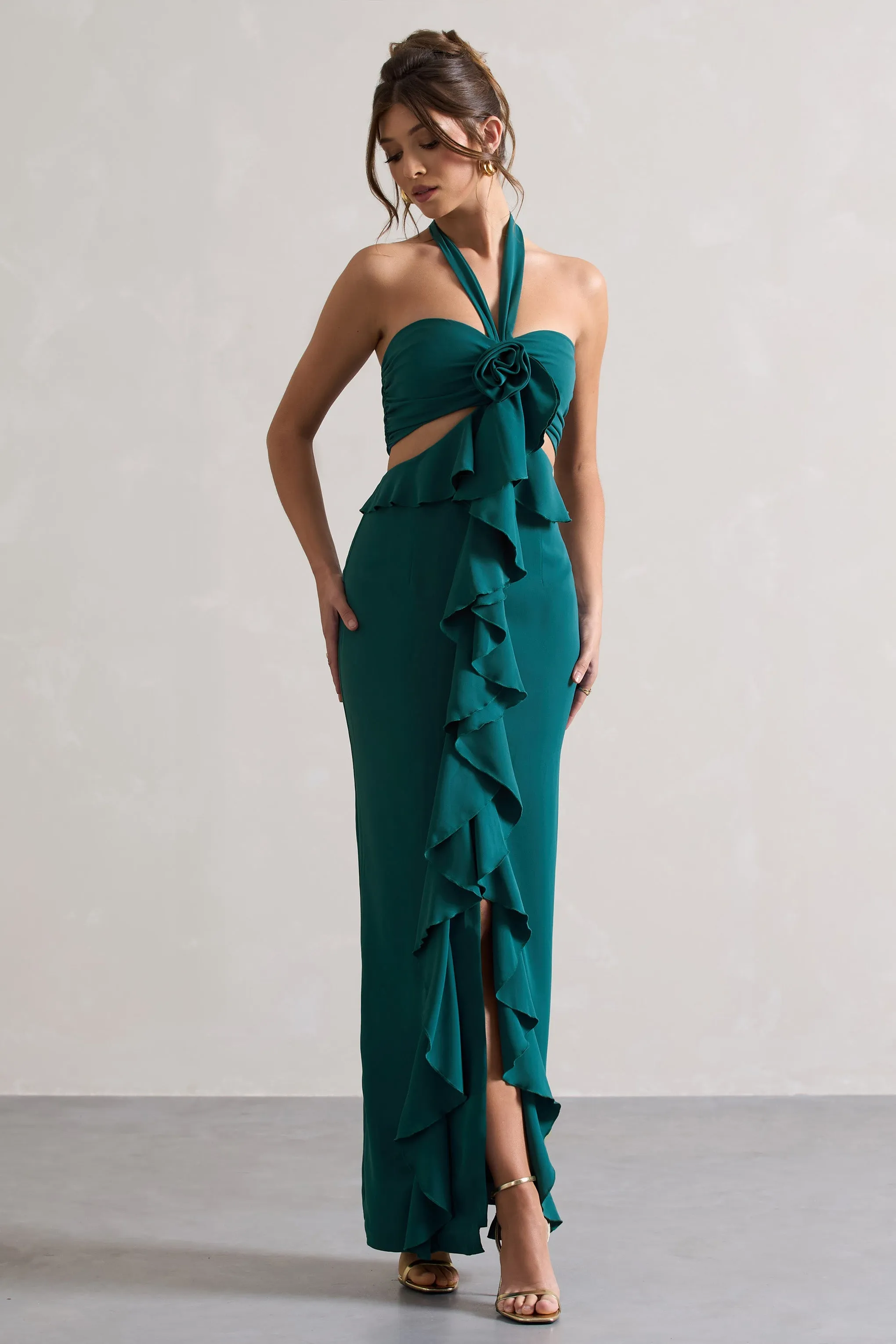 Powerful | Robe longue verte avec fleurs et volants à encolure dégagée