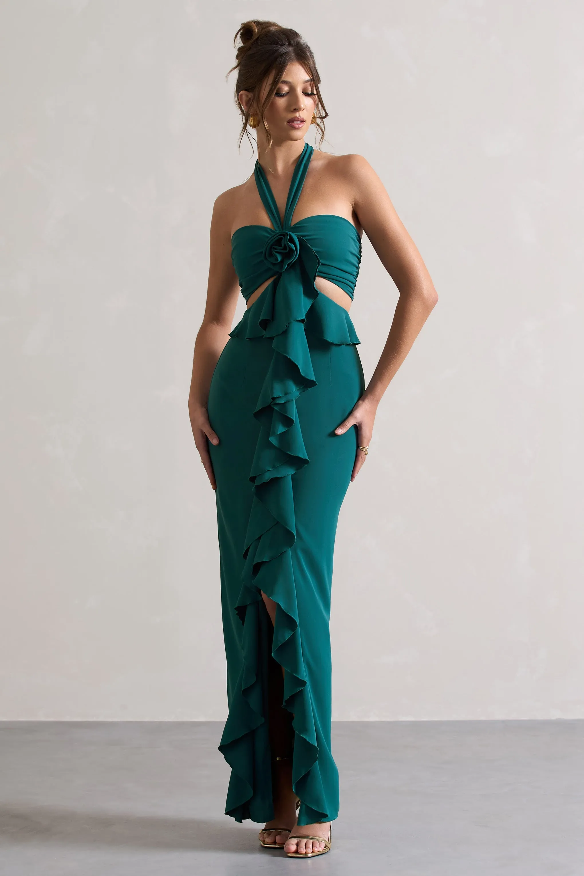 Powerful | Robe longue verte avec fleurs et volants à encolure dégagée